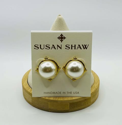 Susan Shaw Handcast Gold & White Pearl Cabachon Earring
