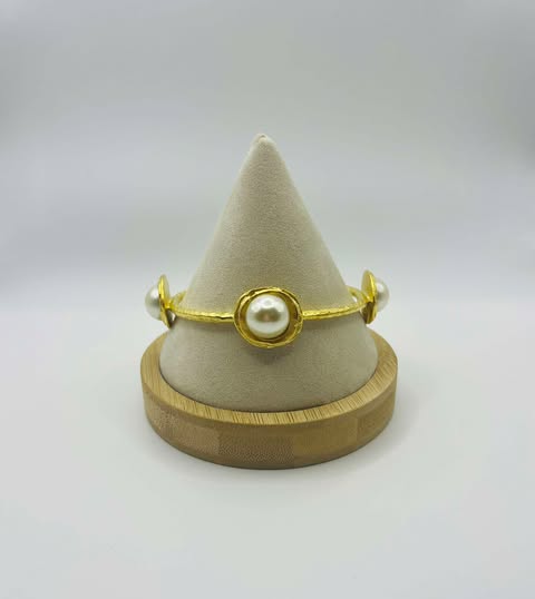 Susan Shaw Handcast Gold Bangle With White Pearl