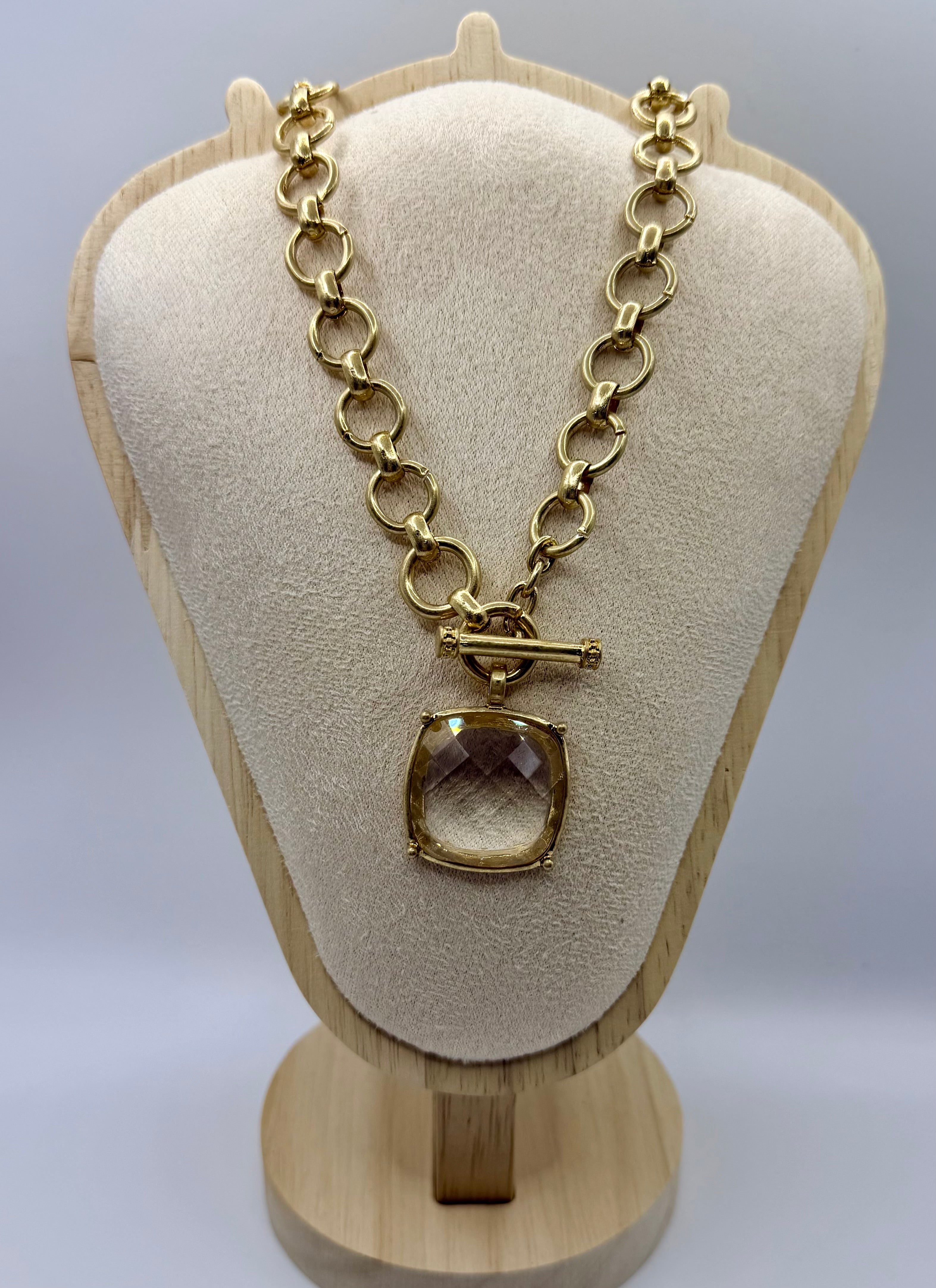 Chainlinked Pendant Necklace