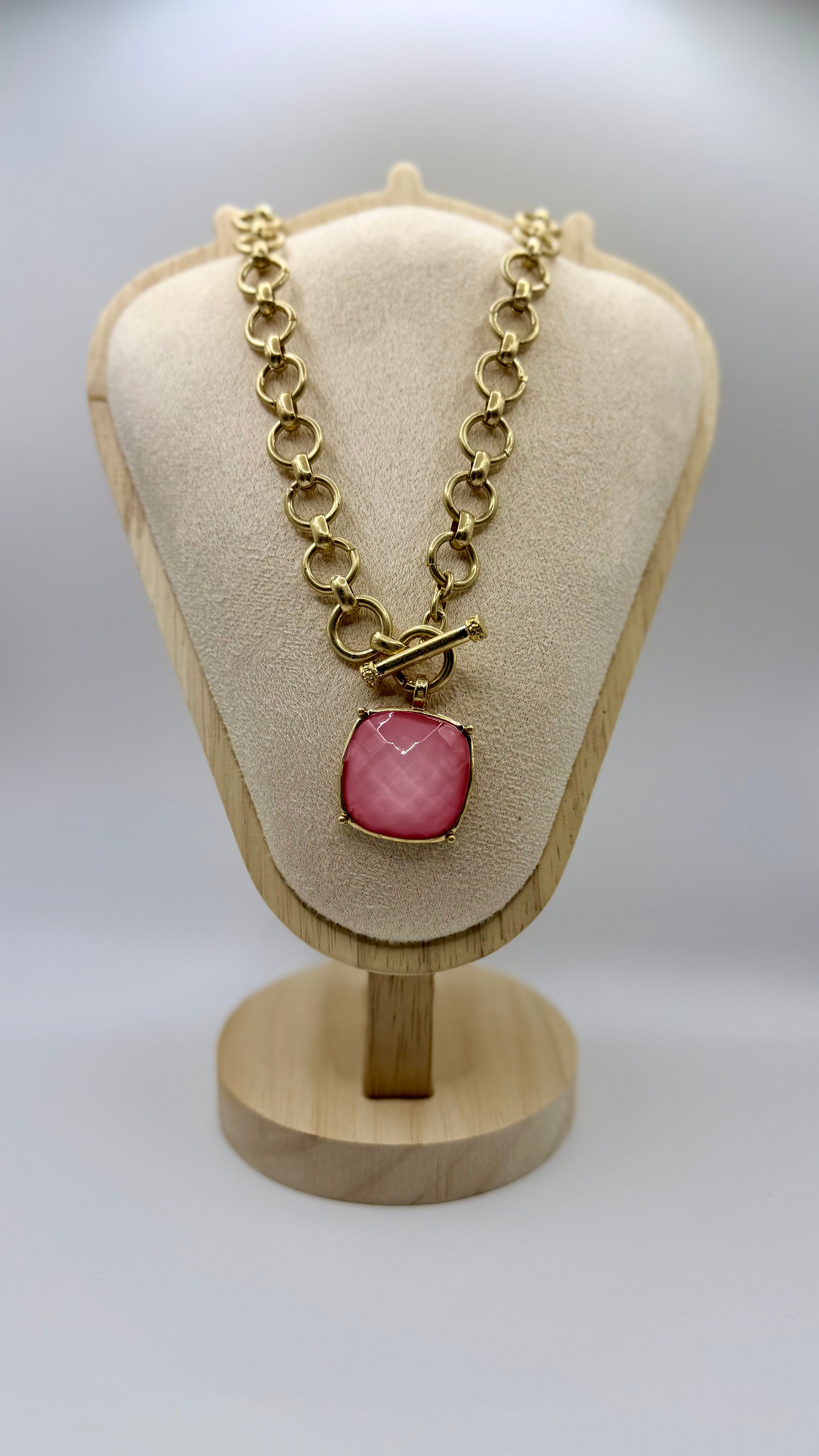 Chainlinked Pendant Necklace