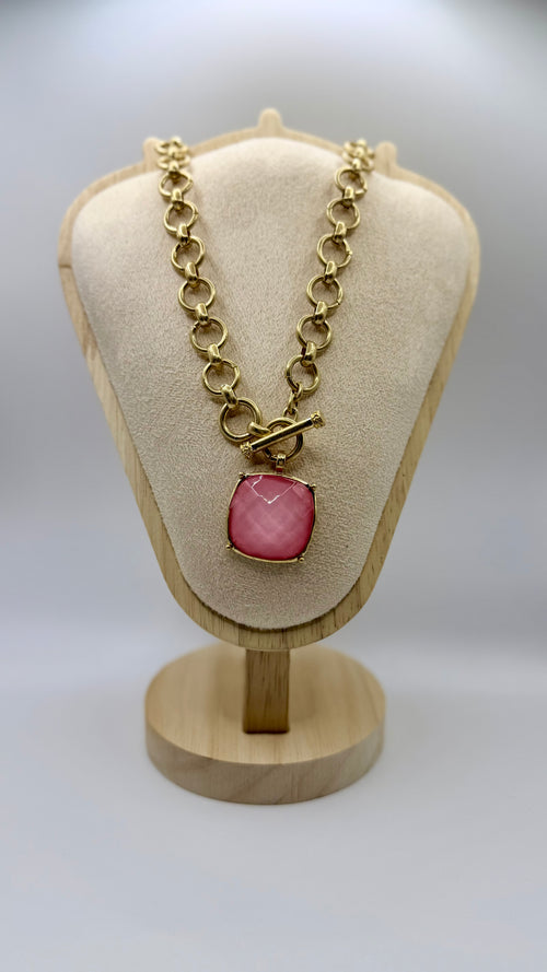 Chainlinked Pendant Necklace