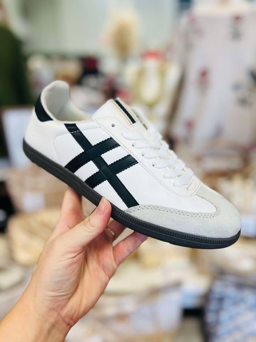 Dakkah White Fashion Sneakers