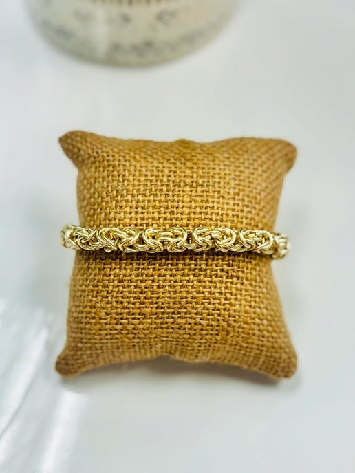 RG Twisted Non-Tarnish Bracelet